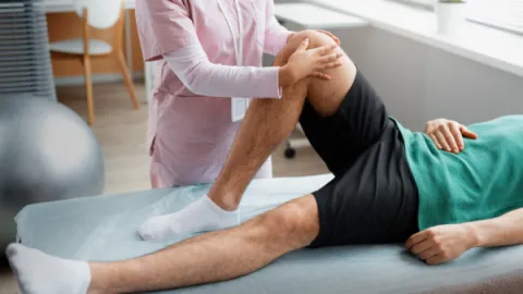 Fisioterapia para dor no joelho: fortalecendo para o dia a dia
