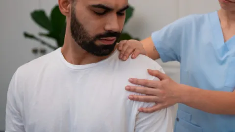 Fisioterapia para dor no ombro e limitação de movimento
