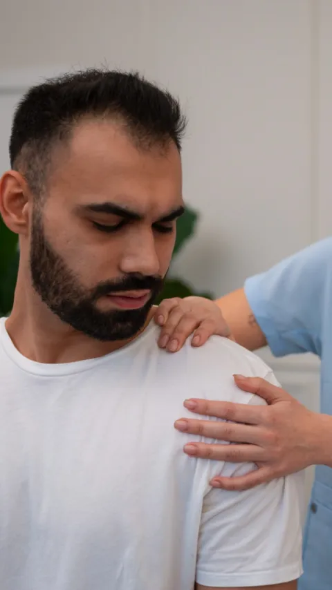 Foto demonstrativa de Fisioterapia para dor no ombro